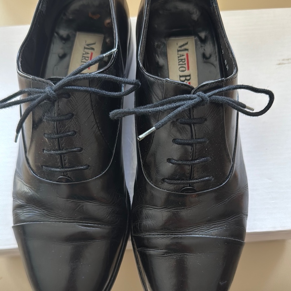 Black Leather Oxford Shoes with Polished Finish